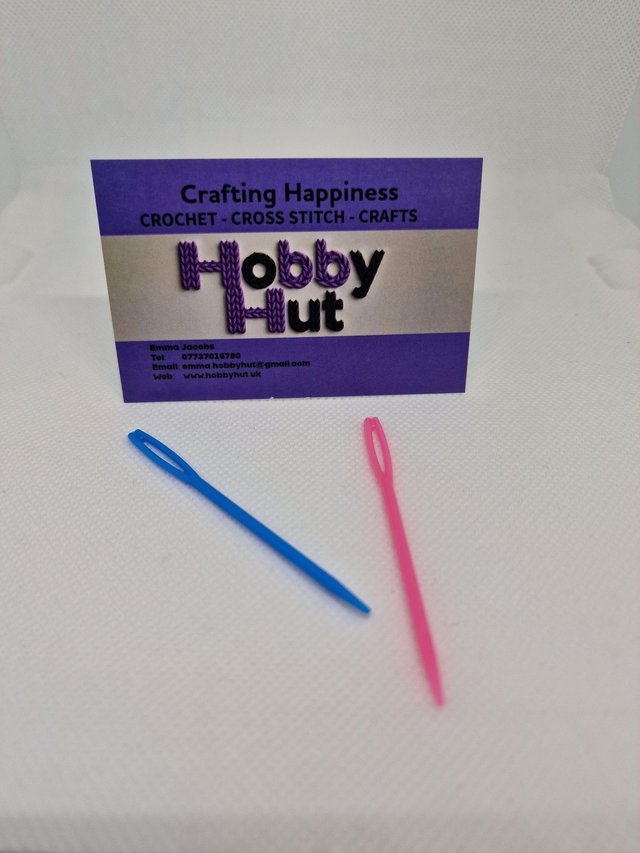 Plastic Yarn Needles x2