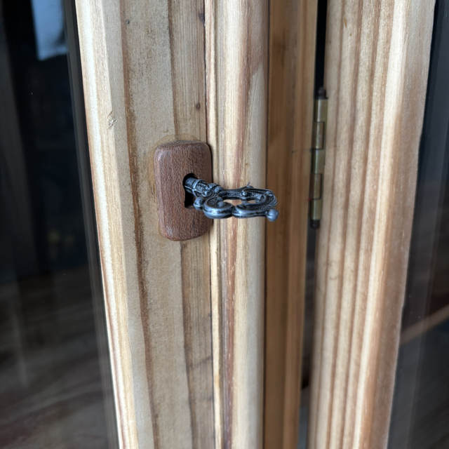 1. Vitrine 2 corps en sapin