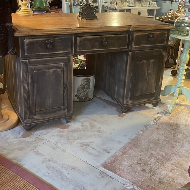 Schreibtisch / Sekretär  aus Eiche upgecycelt