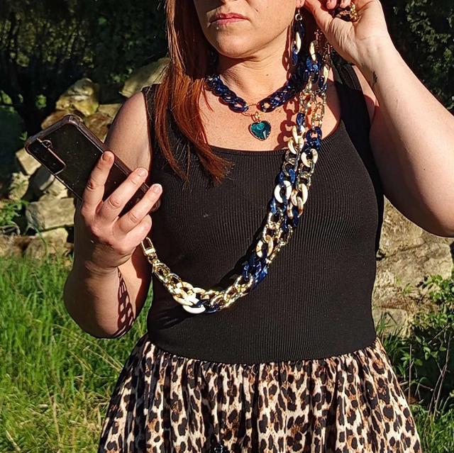 Bijou de téléphone gros maillons en  acrylique Neela Ratna