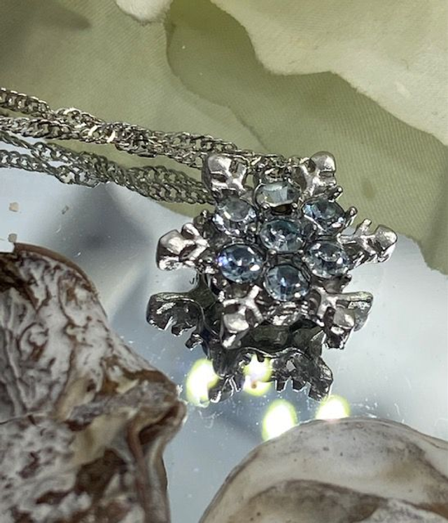 Crystal snowflake necklace