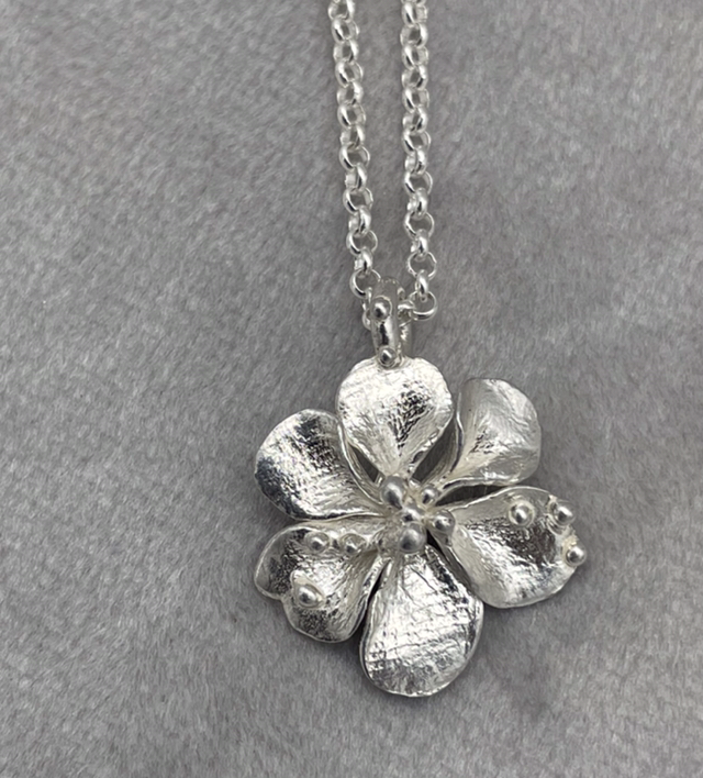 Flower Necklace llllll