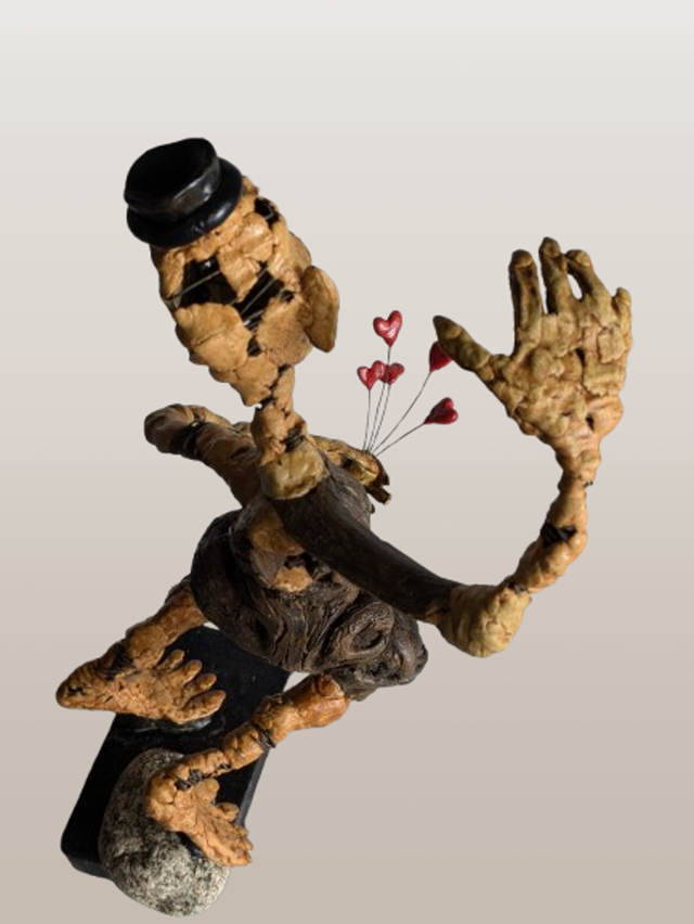 Sculpture amoureux romantique sur bois de cep de vigne