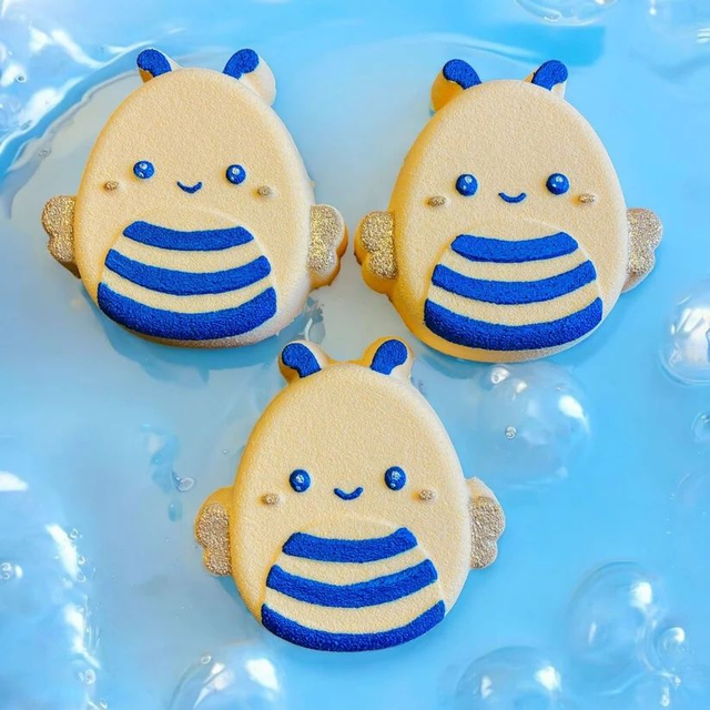 Bath Bomb Squishy Bee in Jellybean Fragrance