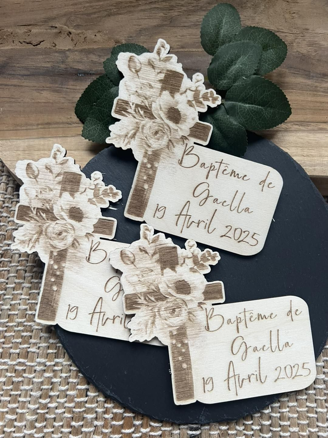 Faire-part croix fleurs baptême naissance anniversaire en bois.