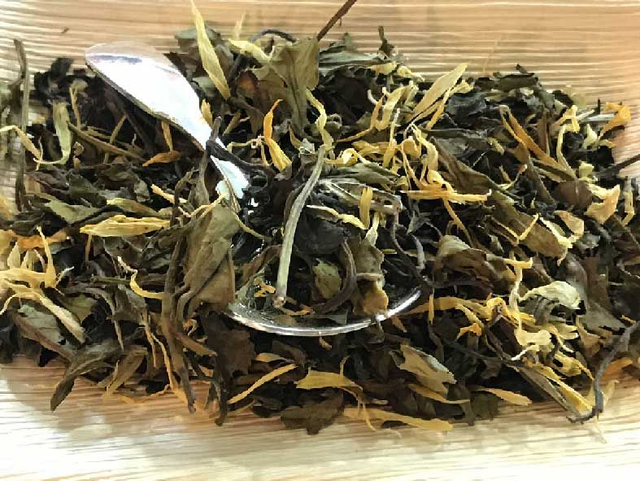 Thé blanc " White Elena "    50g