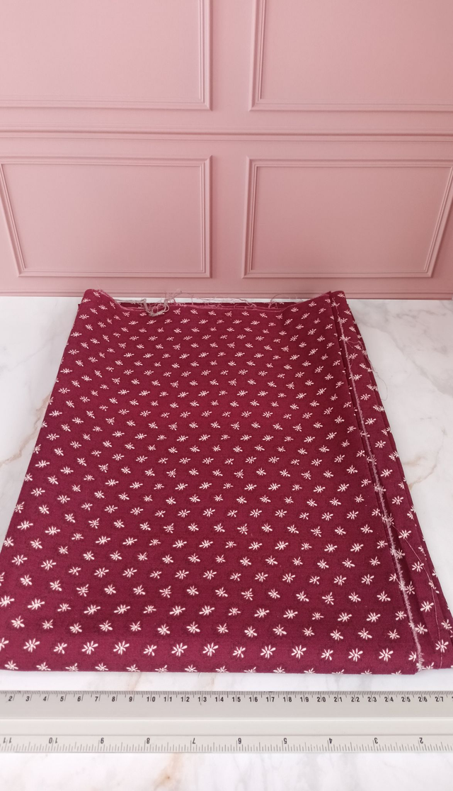 Tissu coton bordeaux petites fleurs blanches