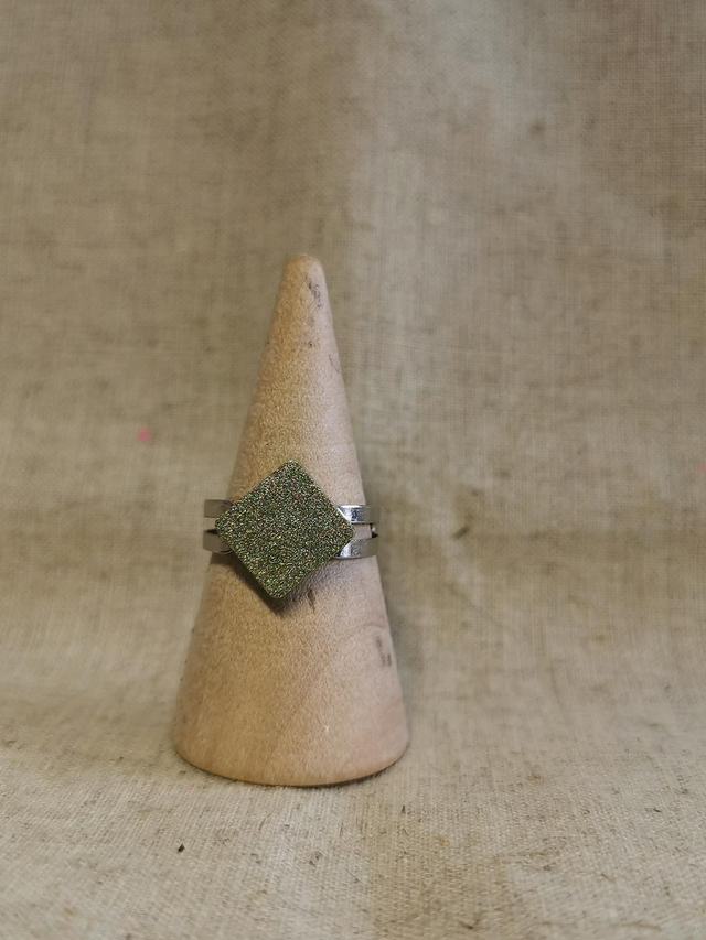 Bague losange paillettes vertes