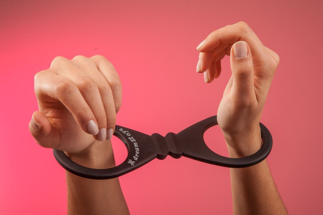 XX-DREAMSTOYS Silikonhandfessel schwarz