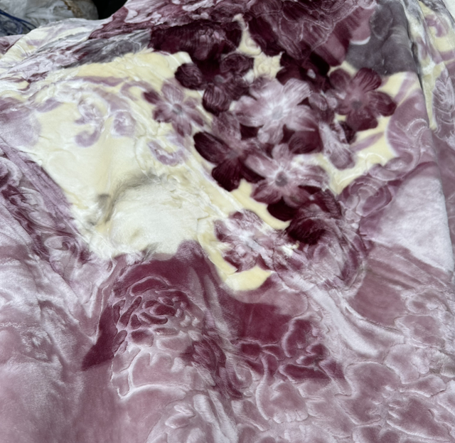 Couvertures doublé à motifs et relief 4kg 200/240 mauve 