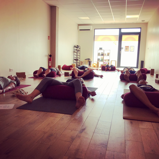 Cours collectifs : Offrez des cours pour deux personnes* avec le Centre d'Ashtanga Vinyasa Yoga.