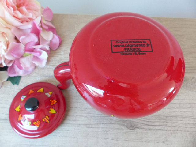 Théière rouge motif chats avec deux mugs en acier émaillé, décor cuisine adorable, parfaite pour le goûter des enfants - Théière rigolote