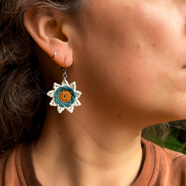 Boucles d’oreilles fleurs Corolles ~ M ~ Bleu canard / Terracotta