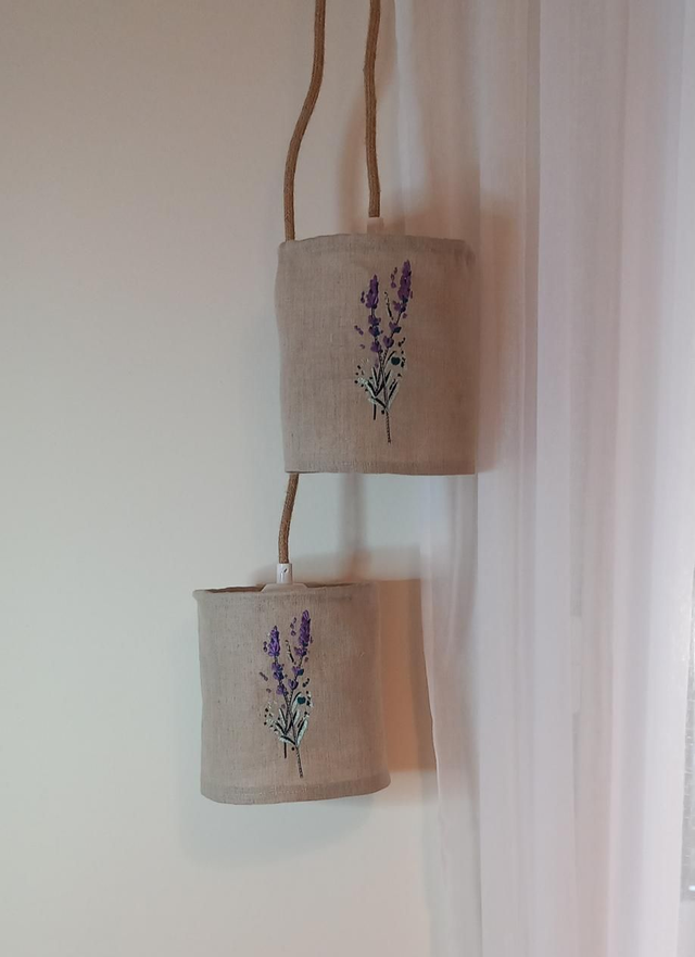 Abat-jour lampe baladeuse en lin brodé , broderie fleurs de Lavande diamètre 15 cm.
