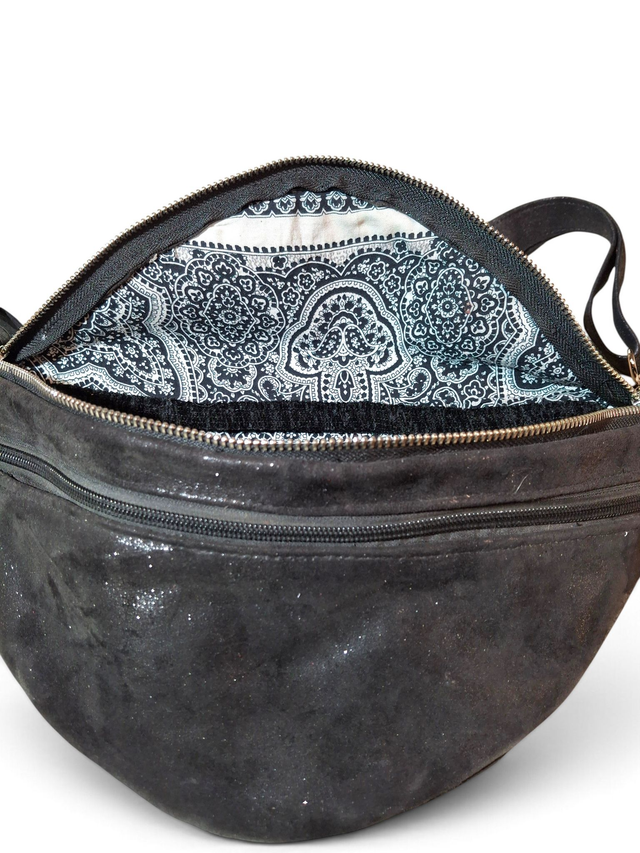 La Banane en Cuir Irisé Toucher Velours – Mélibag
