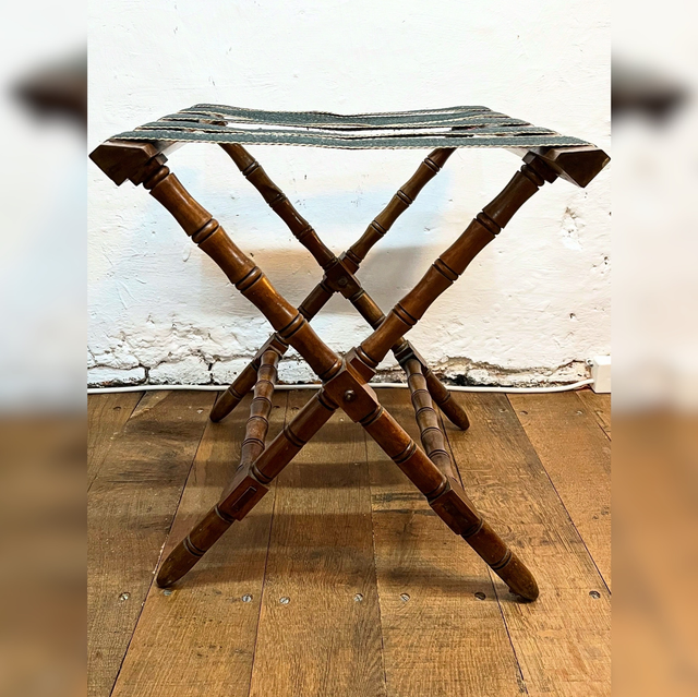 An Elegant Edwardian Mahogany Luggage Stand
