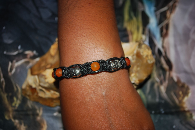 Bracelet en cornaline avec tête de bouddha