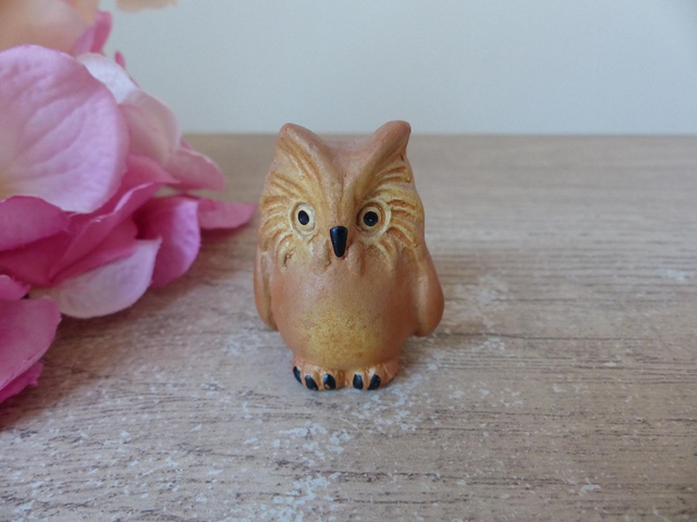 Figurine miniature hibou en argile – Poterie vintage faite à la main, petit porte-bonheur décoratif