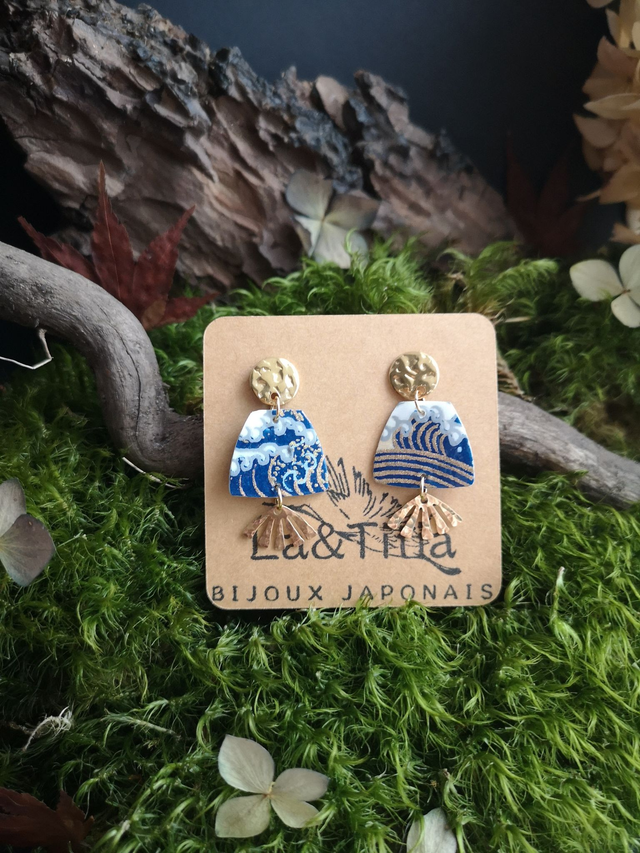 Boucles d&#039;oreilles - puces - papier washi - vague - éventail martelé - La&amp;Titia
