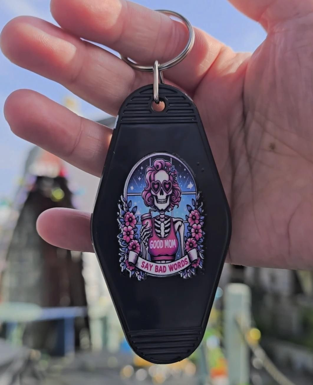 Good Moms Say Bad Words – Halloween Skeleton Keyring