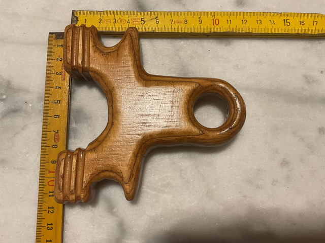 06B02 ... Lance pierre en contre plaqué 20 mm 