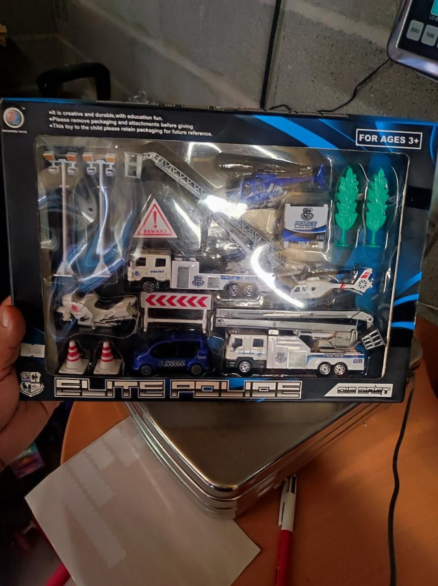 COFFRET 6 VÉHICULES POLICE METAL