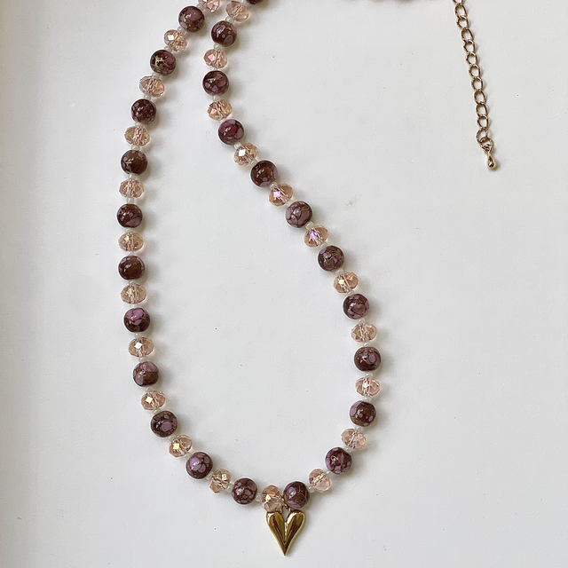 C18 -Collier perles en verre et cœur 