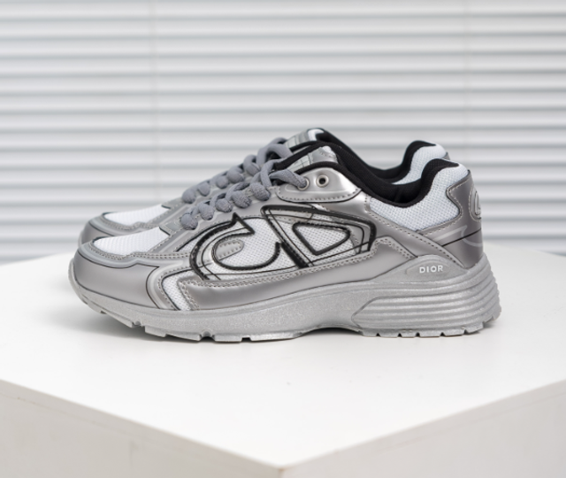 Christian Dior (Vendu sans la boîte)