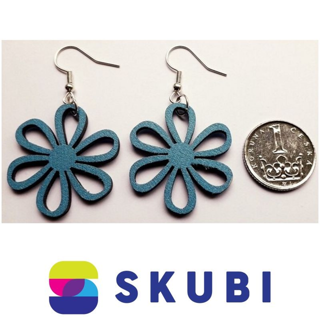 Dřevěné náušnice - Kytka - modrá - prořezaná (3 cm)