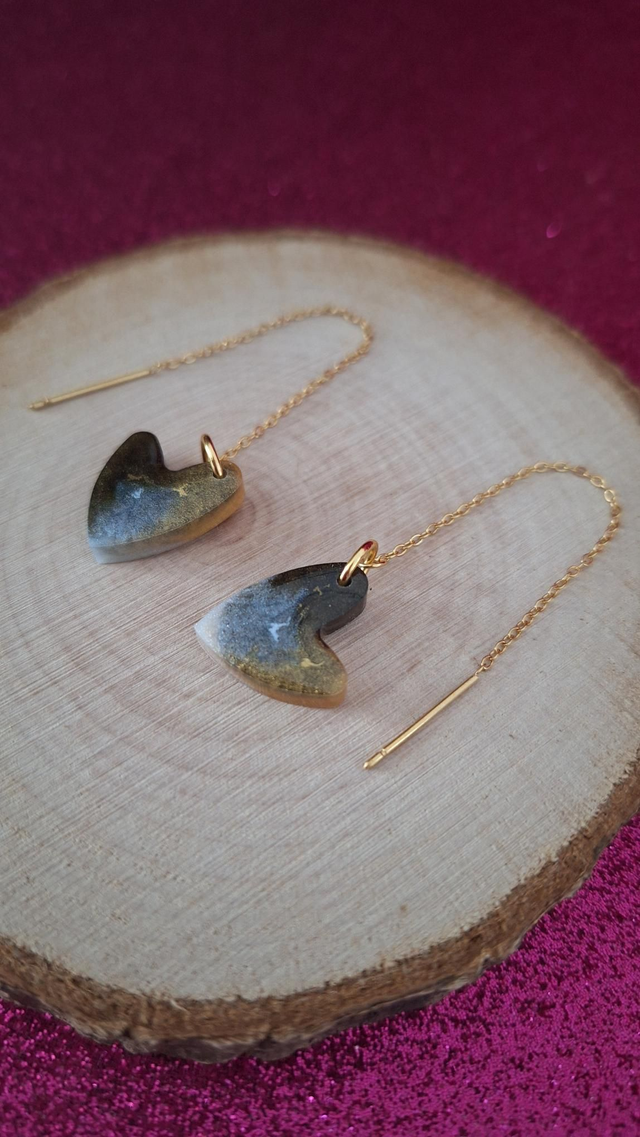 Boucles d&#039;oreilles à enfiler dorées cœurs asymétriques kaki doré blanc 