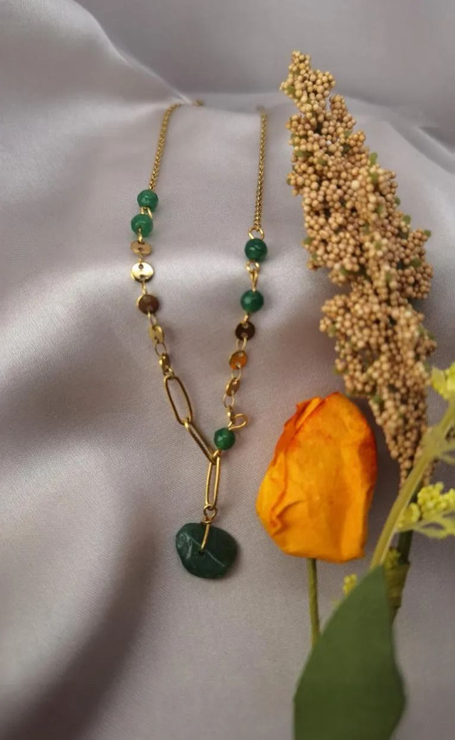 Collier pierre