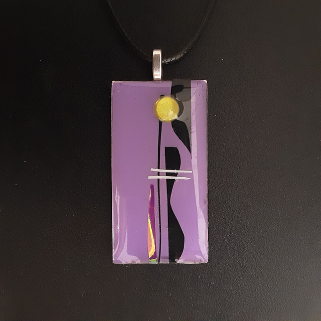 Pendentif rectangle collection peinture fond mauve et décor noir avec cabochon or