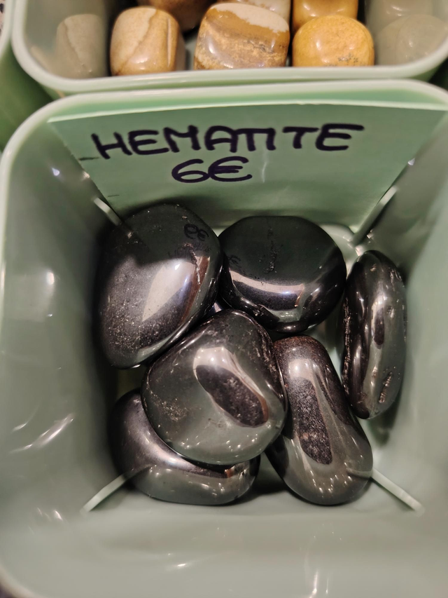 HÉMATITE pierre roulée 