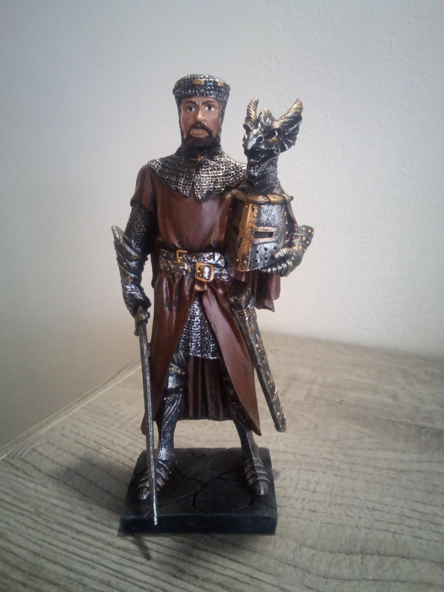 Chevalier casque dragon 