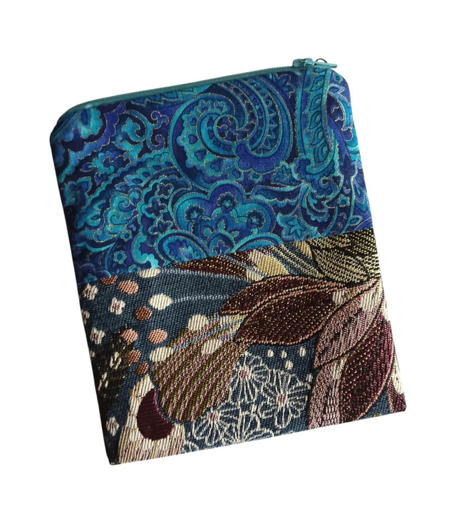 Pochette zippée Mix, coton créateur et Jacquard fleurs. 