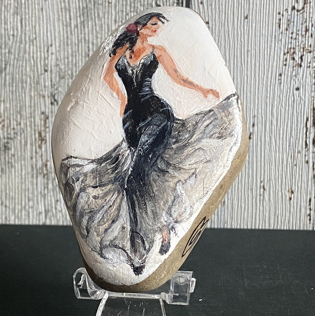 Femme à la robe noire