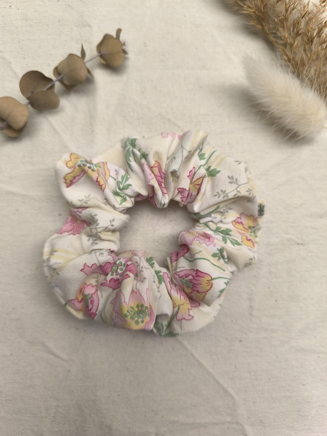 Chouchou upcyclé à fleurs rose et jaune