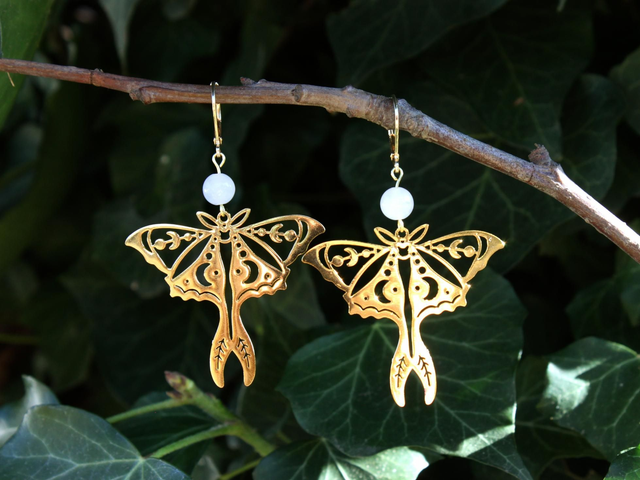 Lunarmoth Ohrringe mit weißer Jade gold/silber [OR0008/12]   