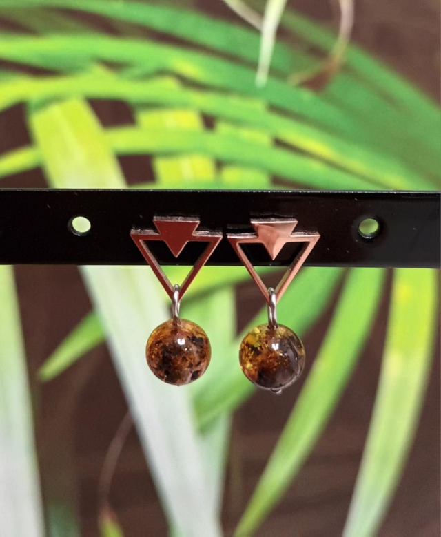 Boucles d'oreilles triangle en ambre