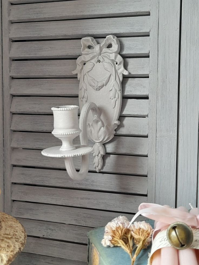 Bougeoir mural en métal patiné style Louis XVI