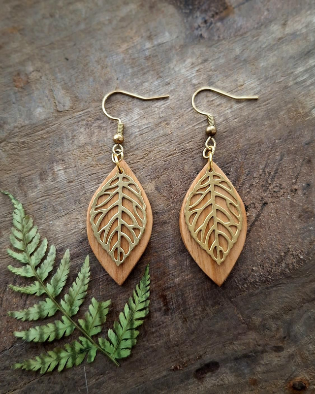 Holzohrringe von der Natur inspiriert