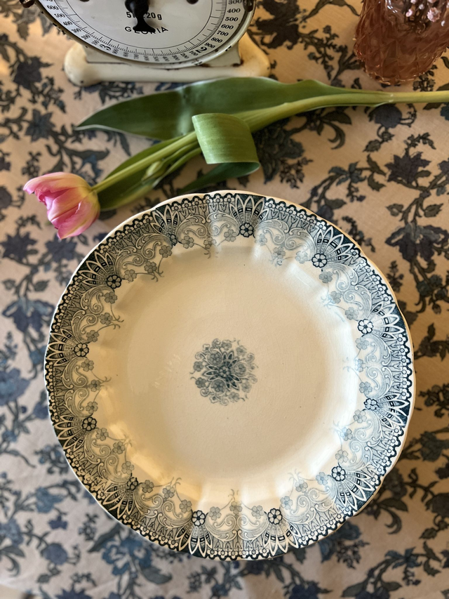 HENRIETTE - Plat piédouche (ou présentoir) signé Choisy le Roi - Terre de Fer