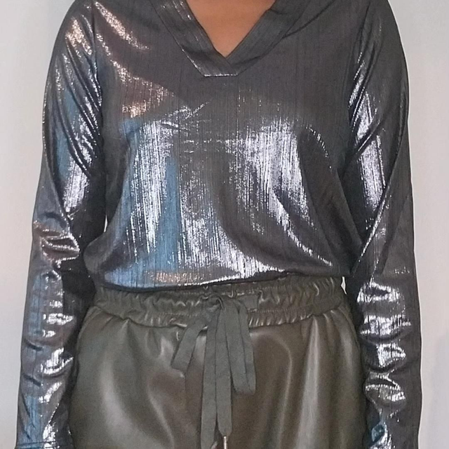 Blouse col V effet brillant 