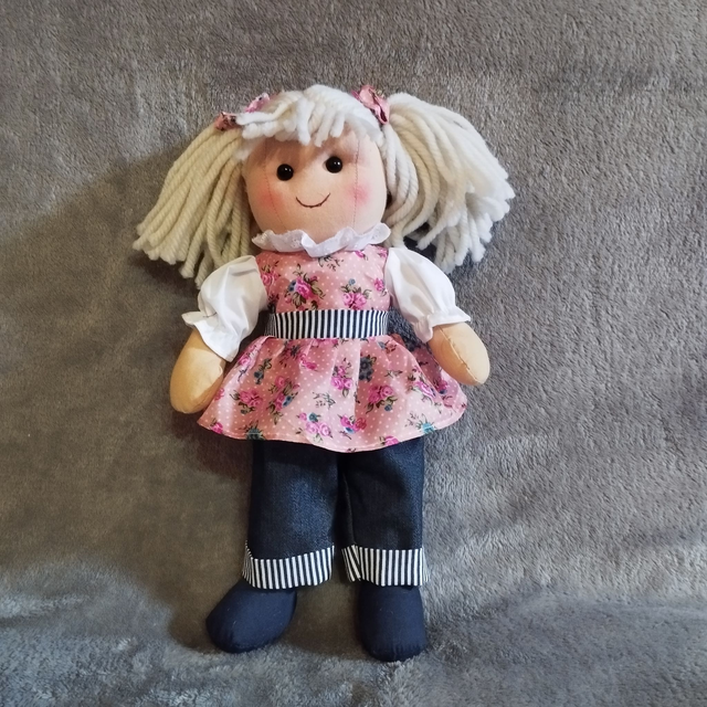 Poupée rembourrée en tissu petite 30 cm - 1