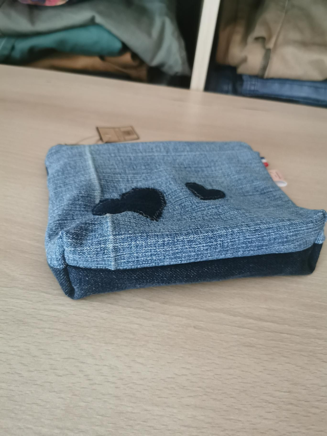 Trousse en tissu recyclé - 2 coeurs