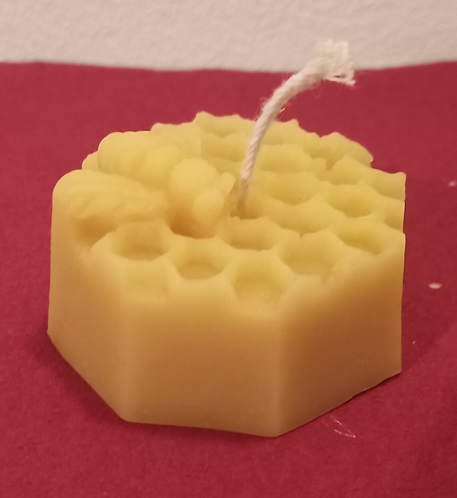 Maxiteelicht, achteckig, mit Waben und Biene