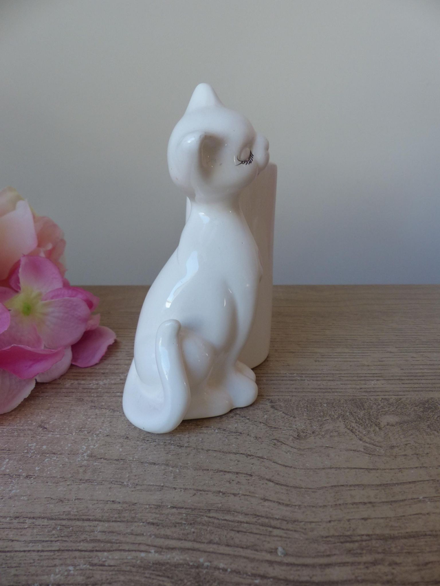 Vase en céramique chat blanc avec coeur rose, chat rétro shabby chic, figurine chat d'amour décoration maison de campagne cadeau collection