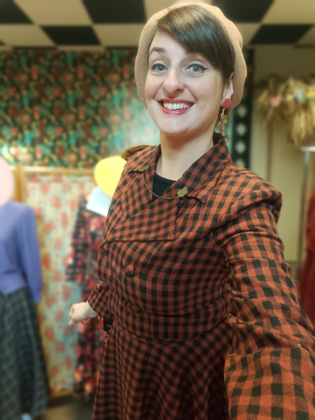 Veste courte en laine rouille et noire