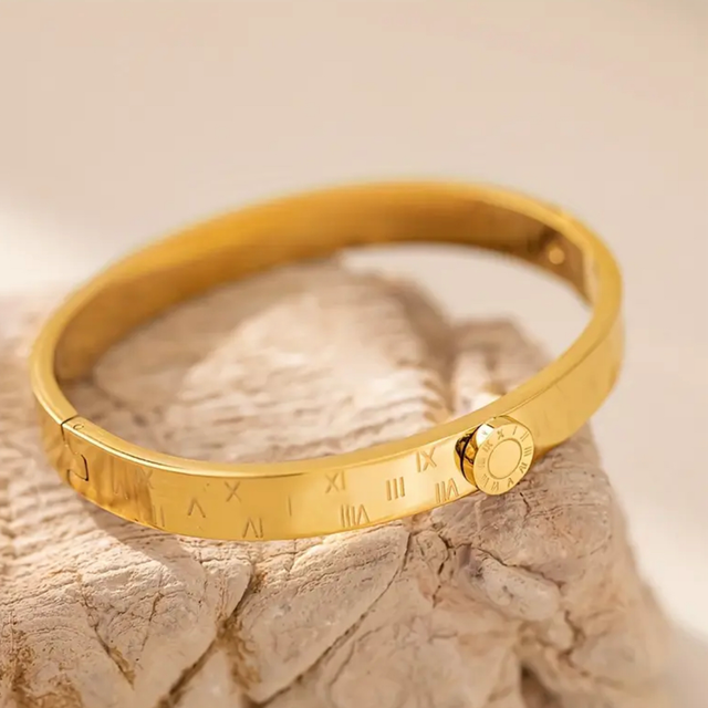 Gold bracelet bangle
