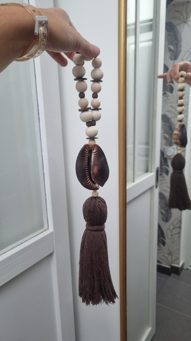 Embrasse coquillage mauritiana pompon marron